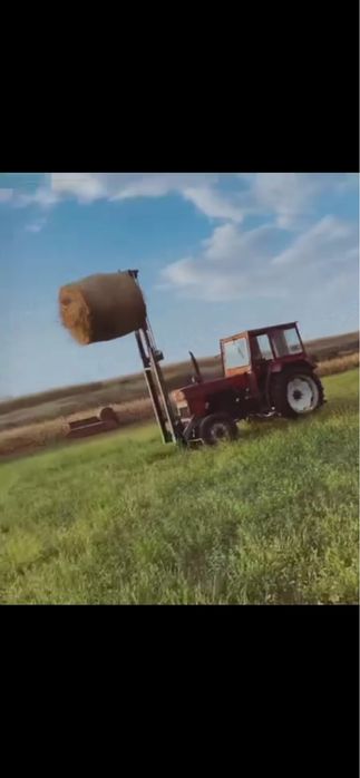 De vânzare sau schimb cu grebla braț stivuitor cu adaptare făcută pentru tractor UTB 650