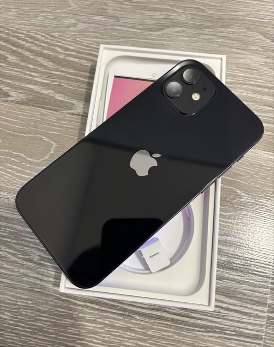 Продам Айфон 12 64gb