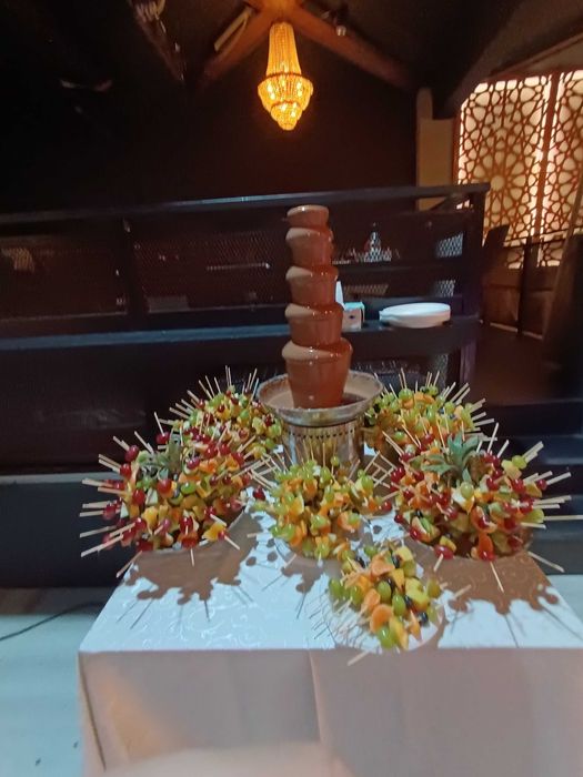 Fantana de ciocolată și bar fructe