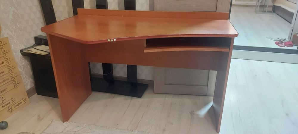 Стол компьютерный, письменный