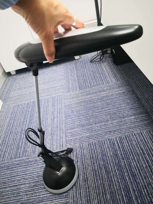 Лампу настольную