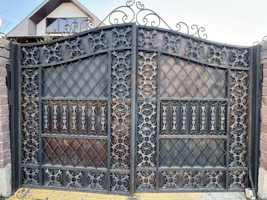 Продам ворота металлические кованные