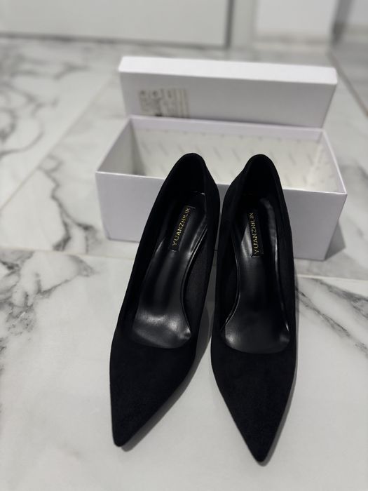 Чисто нови дамски велурени обувки.Номер 37…