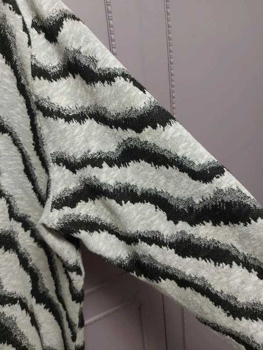 Cardigan lung animal print zebra gri-negru, cu fir metalic argintiu