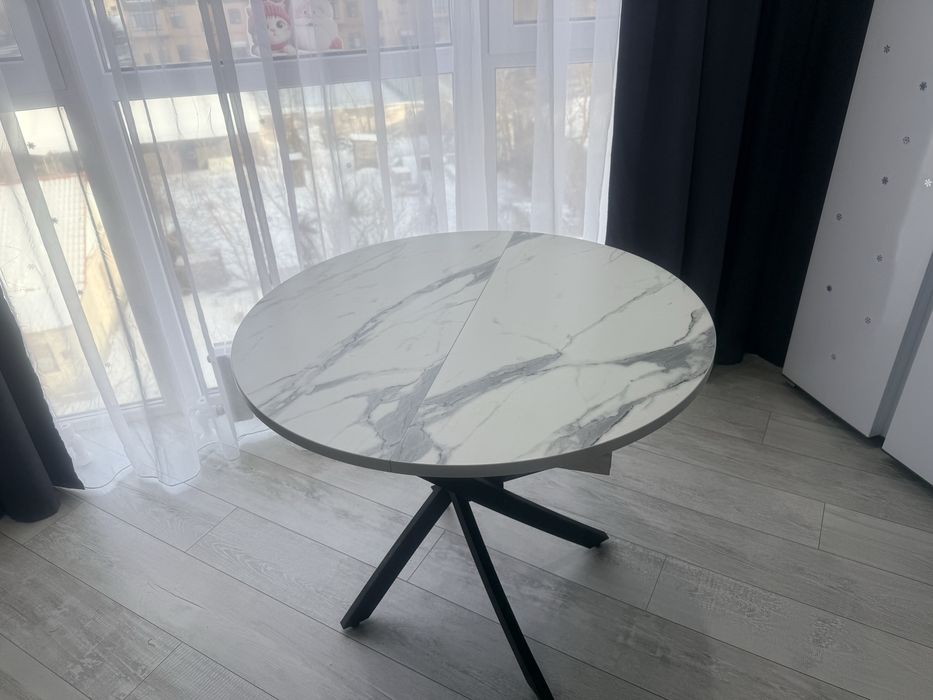 Продам обеденный стол