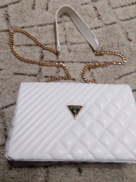 Дамска чанта Guess