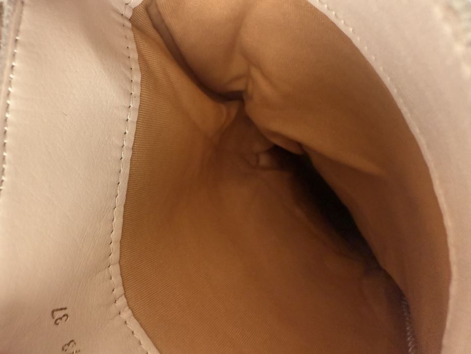 Велурени бежови боти с камъни