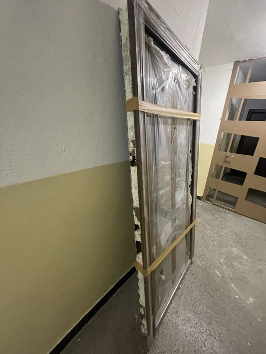 Входна врата с каса