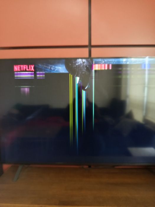 Телевизор LG - 55 инча, със счупен екран и в гаранция !
