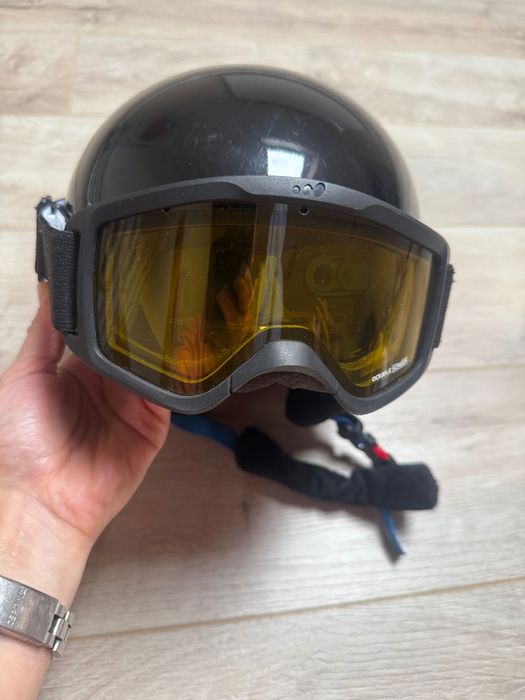 Vând cască ski Crivit mărimea S, cu ochelari de soare