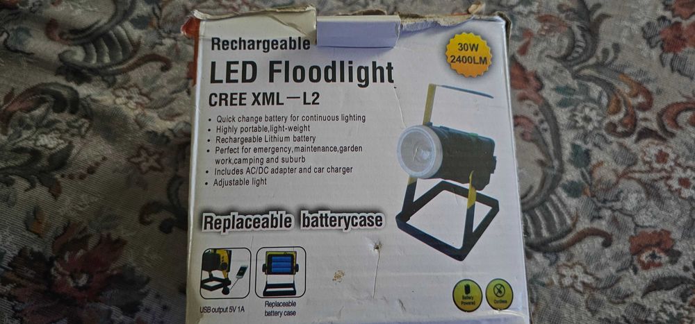 proiector cu stativ 30w 2400LM