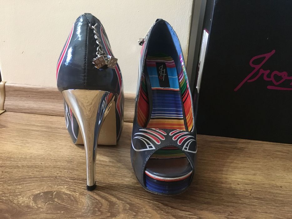 Обувки на висок ток Iron Fist