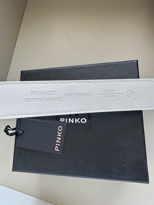 Черен, бял колан на Pinko