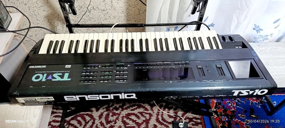 Ensoniq ts 10 sotiladi.  3-5 Versiya