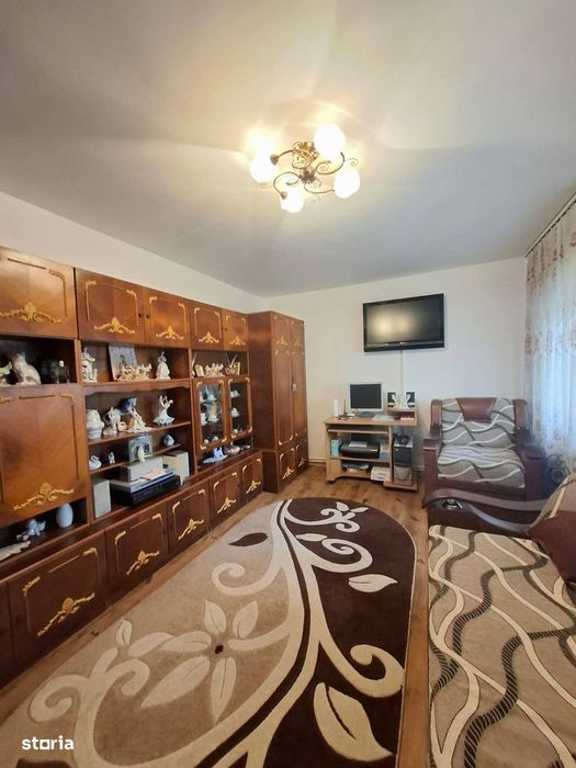 De vanzare apartament cu 3 camere, zona Episcopiei, mobilat și utilat