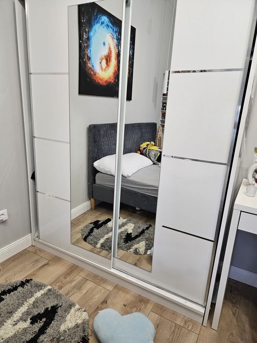 Dulap alb cu uși glisante