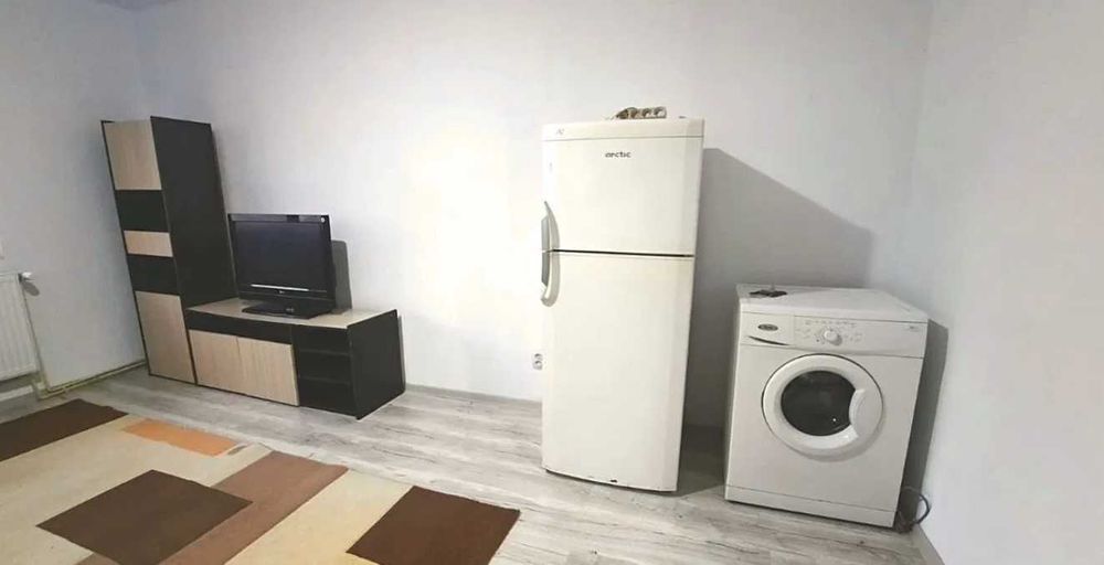 Дава се под наем Едностаен апартамент в Пловдив, Южен - 40 кв.м за 178.5 € - Снимка #1