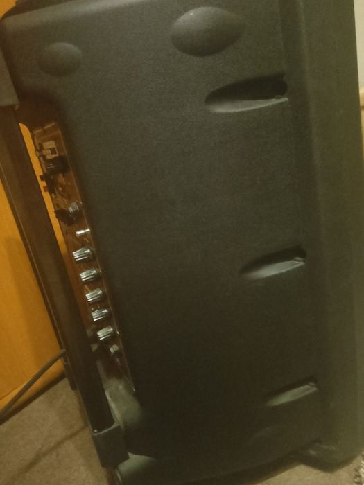 Продавам колона MBA модел F-12E 3000W