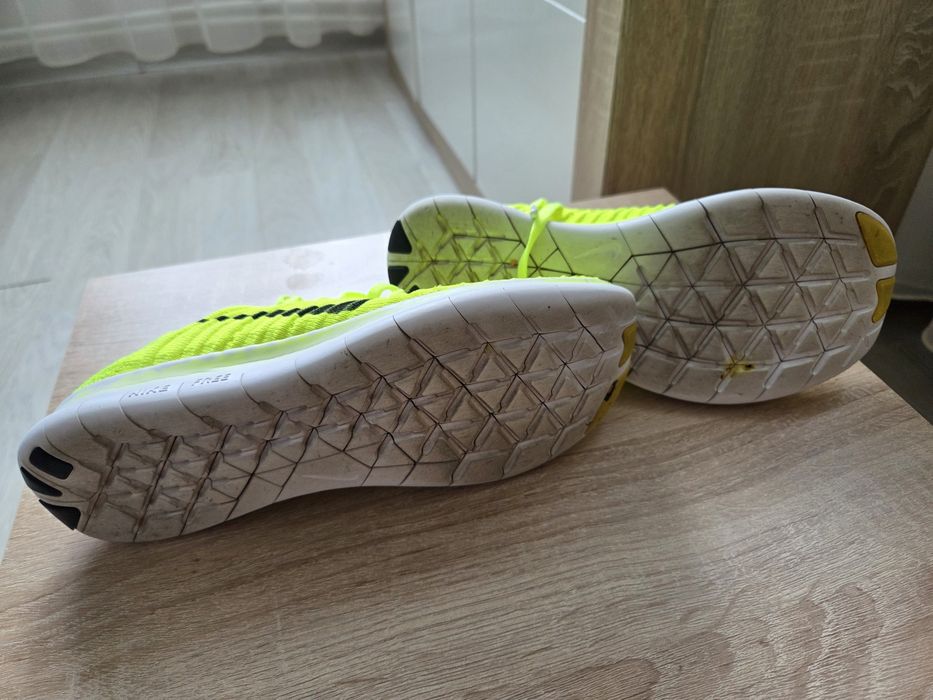 Маратонки NIKE и високи обувки на REPLAY