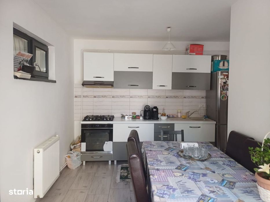 Apartament De Vânzare cu 3 Camere+ curte zona București-noi sec.1