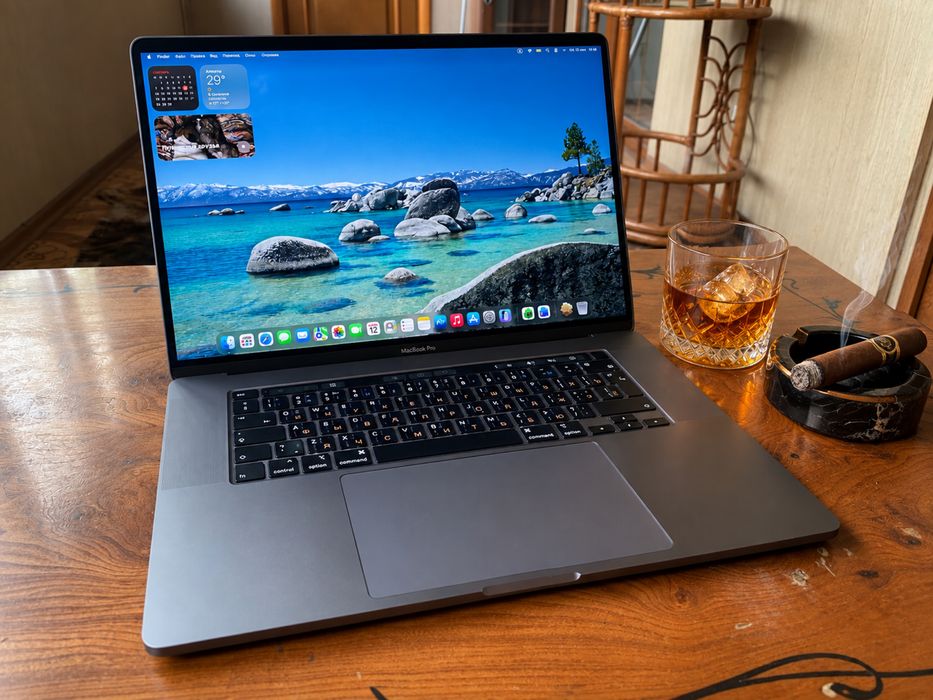 MacBook Pro 16 i9/16/1tb Radeon pro 4Gb workstation