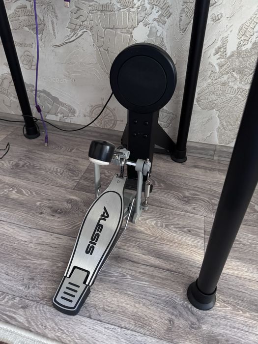 Барабанная установка Alesis
