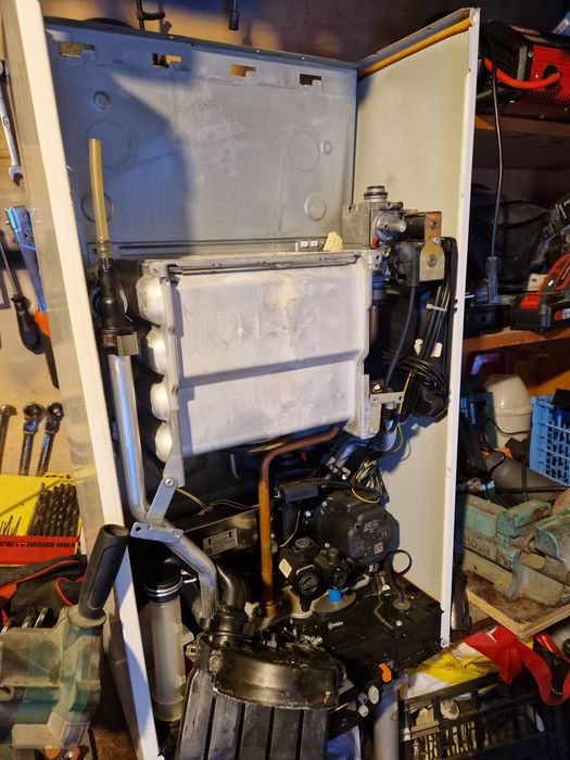 Vand pompa recirculare ariston cares premium