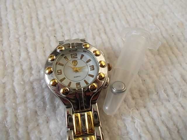 Красив дамски часовник Peugeot