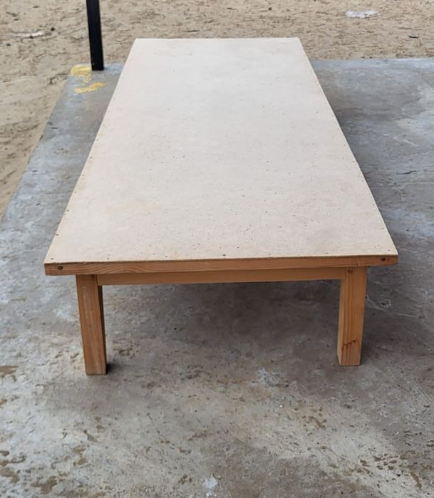 Столы напольные для гостей