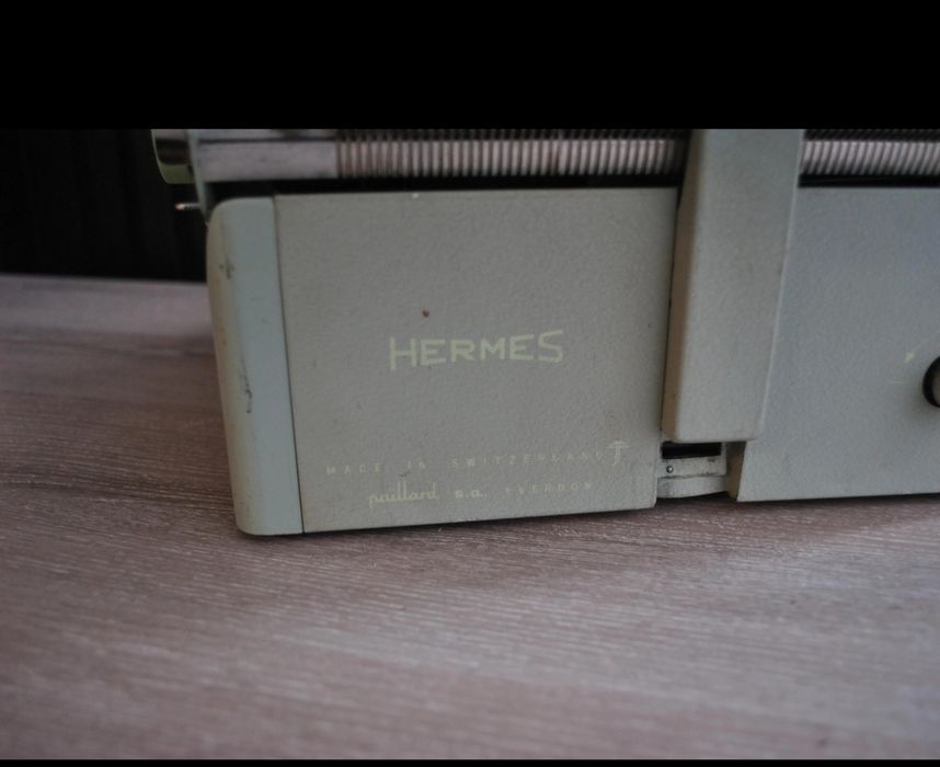 Mașină scris Hermes 2000