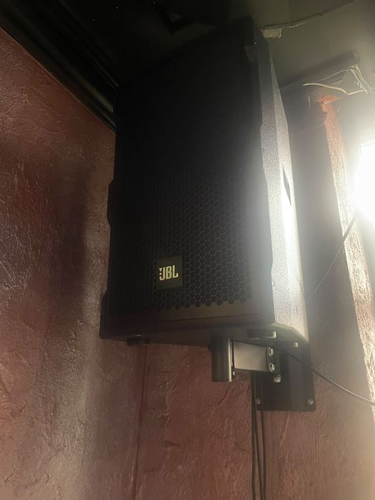Звуковые колонки JBL