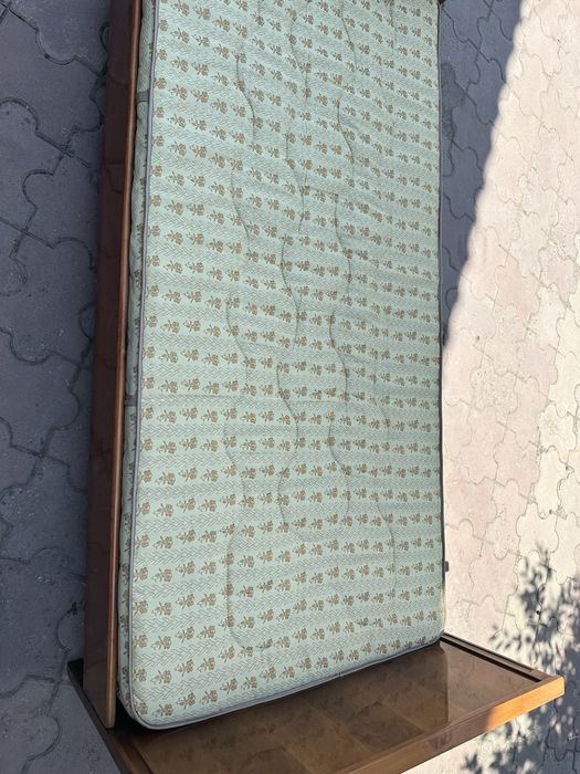 Продам кровать из настоящего дерева