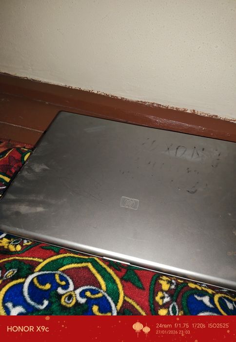 Nootebok hp malumot rasmda