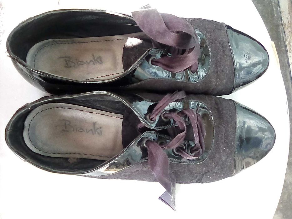 Продавам  дамски обувки черни, размер 38