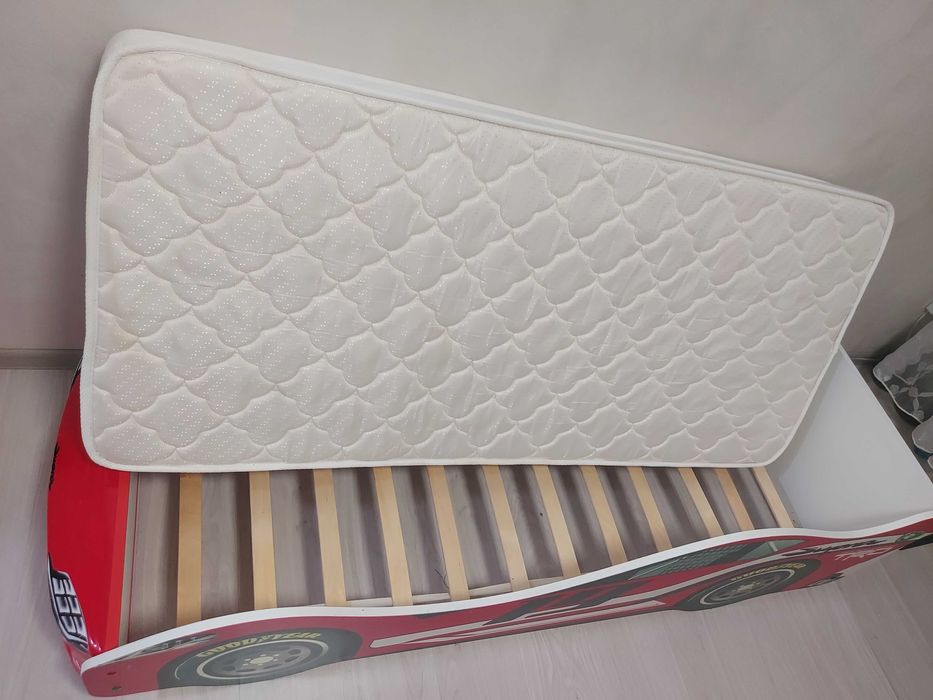 Продам детскую кровать б/у