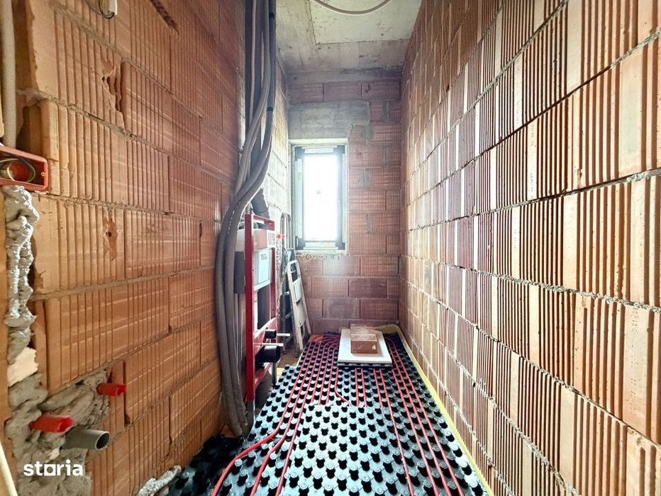 Duplex despartit prin camera tehnica, la cheie, 5 camere, in Sanandrei