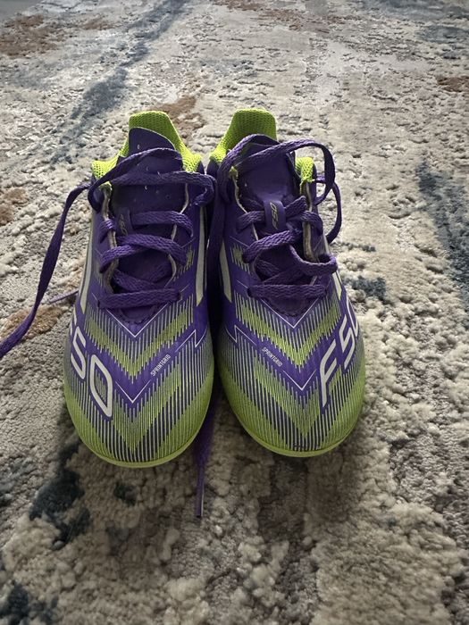 Adidas F50 Ghete sintetic si teren iarba  marimea 31 pentru copii
