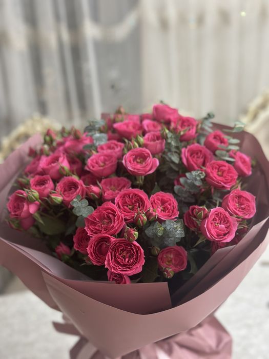 Розовый букет роз