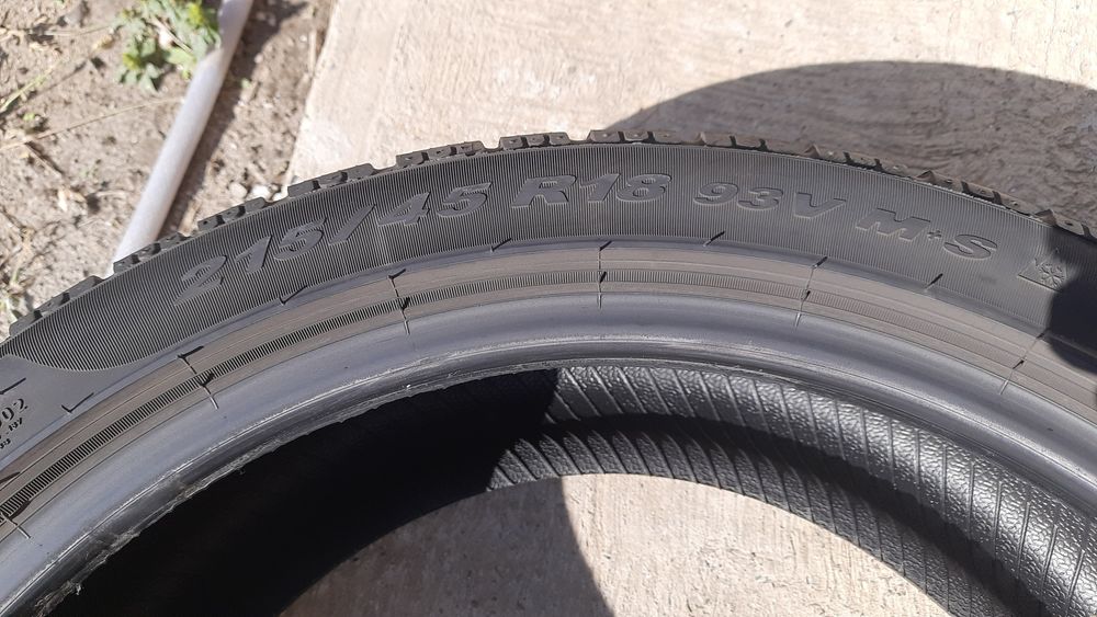 Anvelope iarnă 215/45 R18 93V