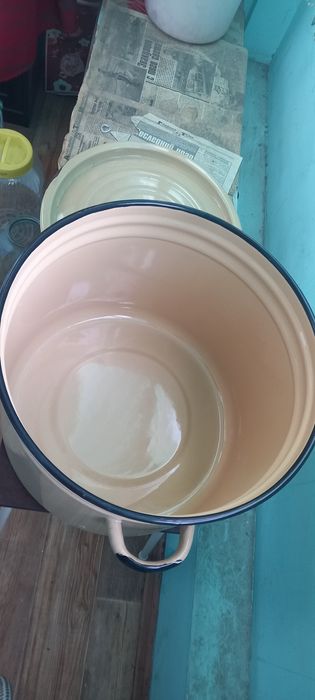 Кастрюля эмалированная