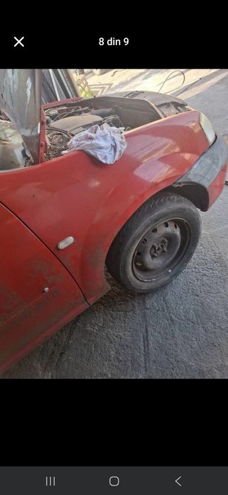 Vand  capota motor fara rugina are putin sărit lacul de pe ea aripa st dr fara rugina