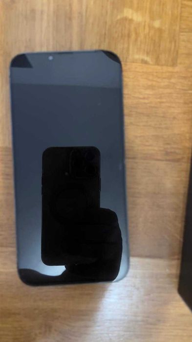 Iphone 13 pro max DEFECT la cutie + STICLA SPATE NOUA, NU A FOST DESFACUT VREODATA trimit in tara la cerere