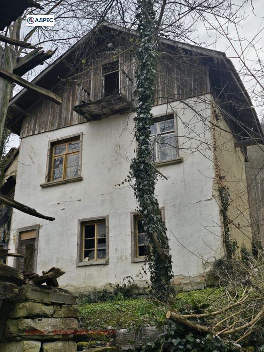 Къща в Ловеч, област-с.Бели Осъм площ 88 цена 50000