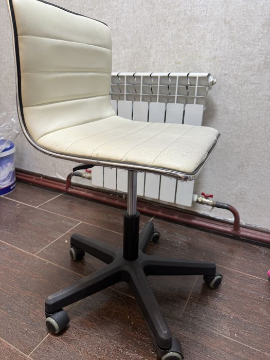 Маникюрный стул