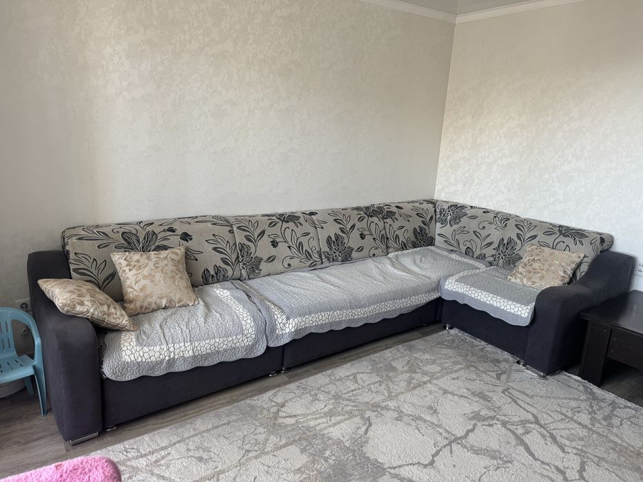 Диван угловой б/у.