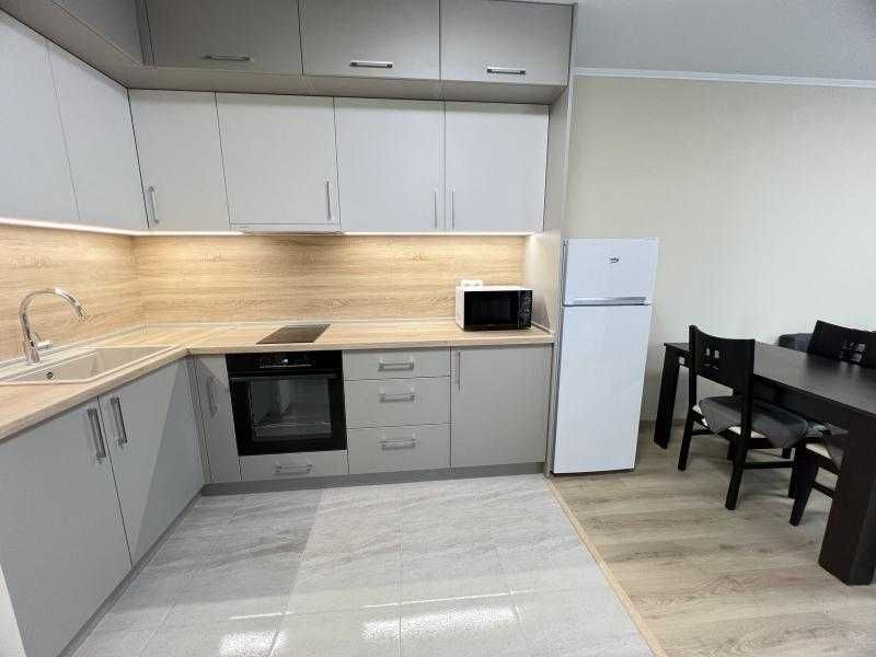 Дава се под наем Двустаен апартамент в Бургас, Меден рудник - зона А - 65 кв.м за 357 € - Снимка #1