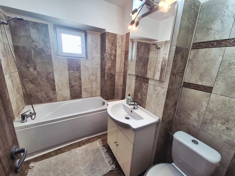 Închiriez apartament 3 camere