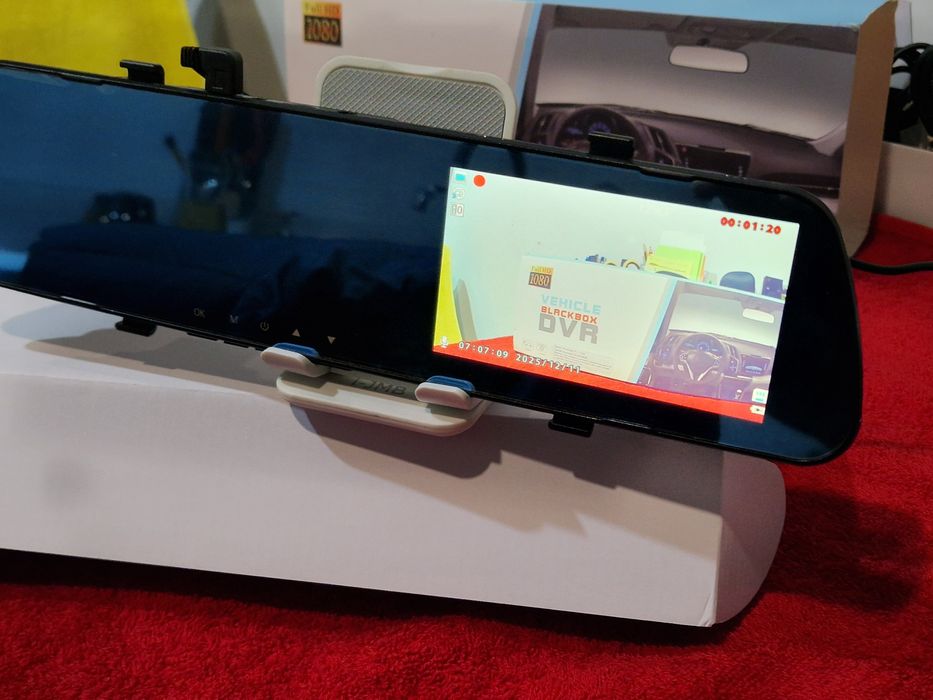 Oglinda retrovizoare cu camera auto Full HD