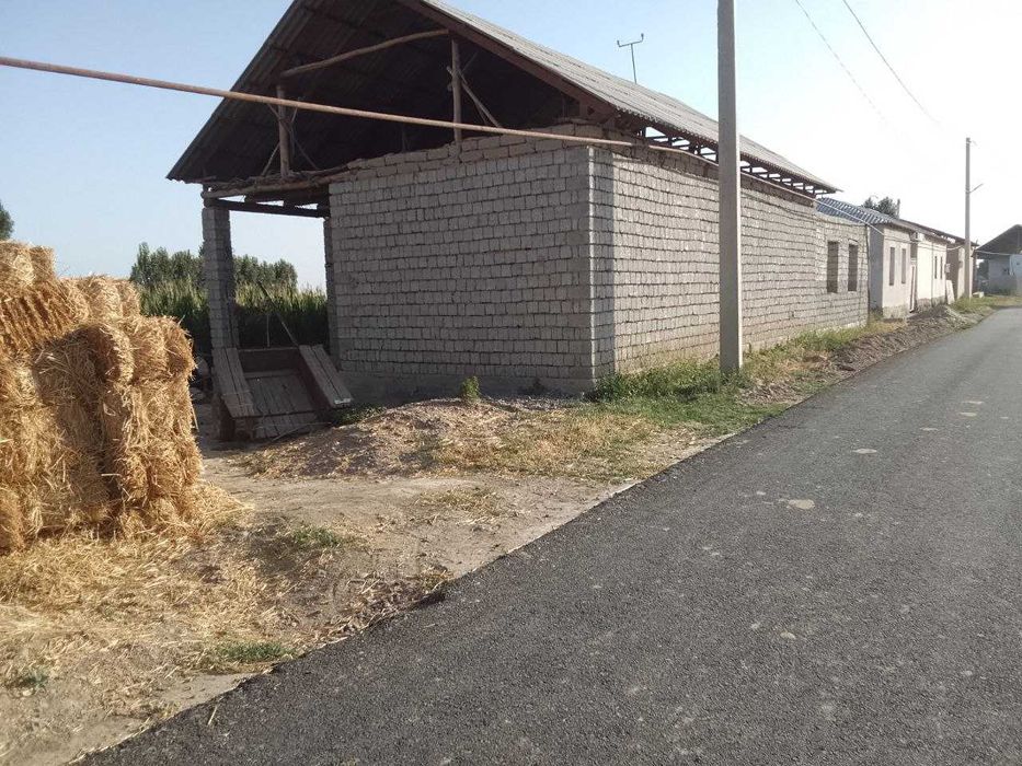 Toshken viloyat Chinoiz tumanida uy sotiladi