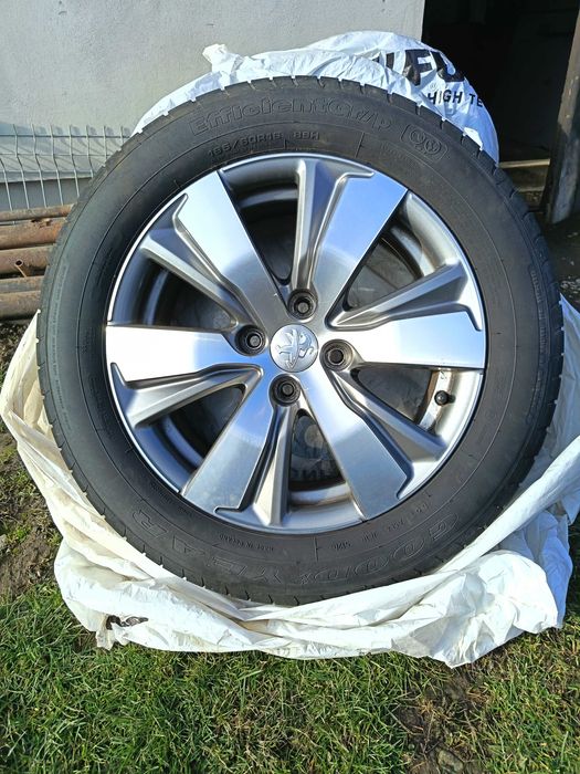Peugeot 2008 1,2benzină, 82cp din 2015